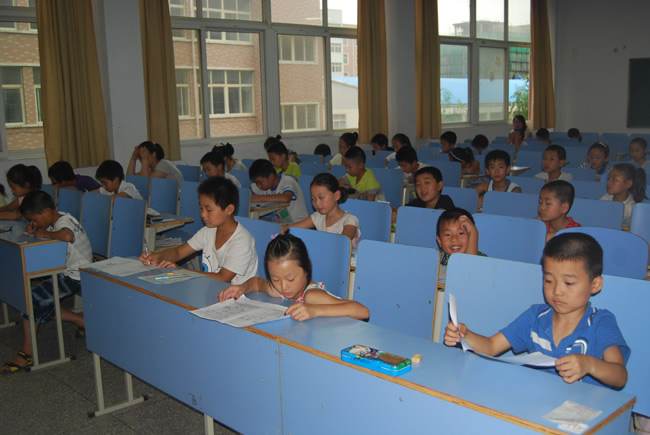 洛陽東方外國語學(xué)校第二批測(cè)試現(xiàn)場(chǎng)