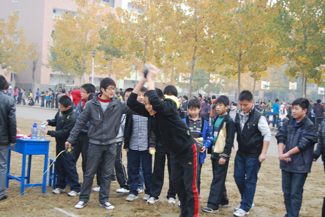 體育達標運動會擲實心球