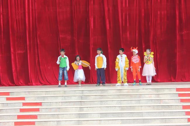 洛陽(yáng)東方外國(guó)語(yǔ)學(xué)校開(kāi)放日文藝演出