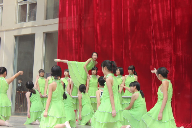洛陽東方外國語學(xué)校開放日文藝演出
