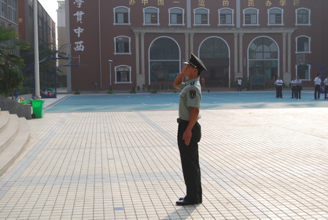 洛陽東外中學(xué)部新生軍訓(xùn)會(huì)操表演