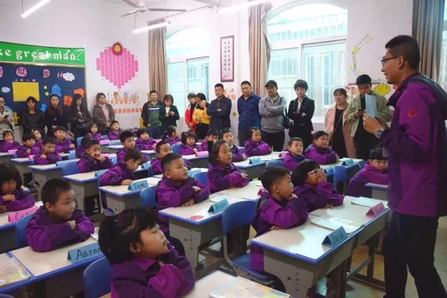蝸牛帶我去散步—東外小學(xué)部一年級(jí)家長(zhǎng)學(xué)校