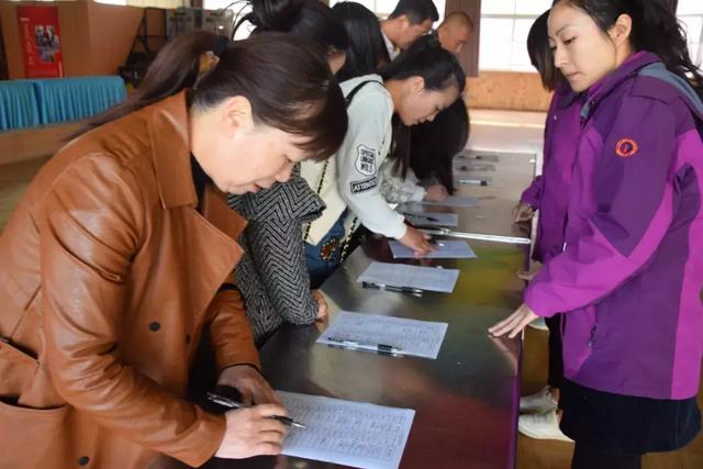 讓我們在愛和信任中相遇—洛陽東外二年級家長學校