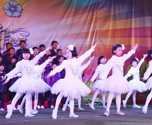 讓我們在愛和信任中相遇—洛陽東外二年級家長學校