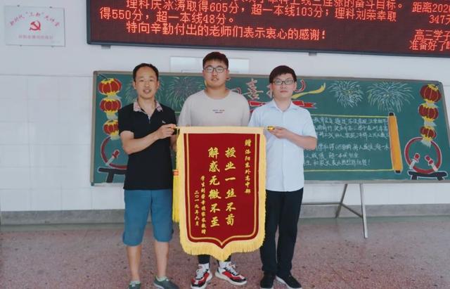 金杯銀杯不如家長的口碑，金獎銀獎不如家長的褒獎