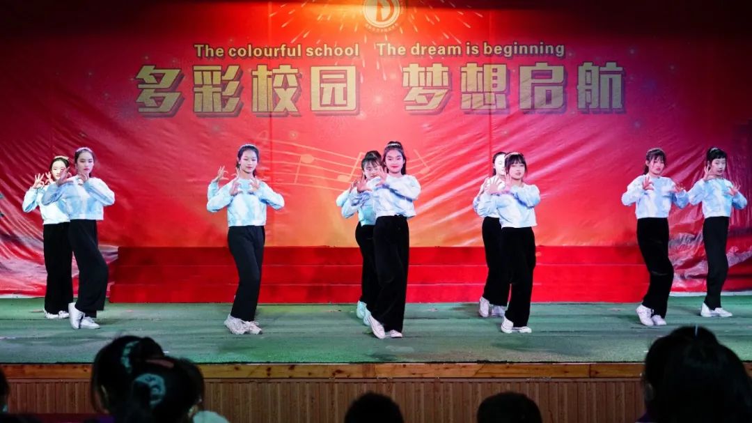 「心有家國，情系東外 」洛陽東外元旦文藝匯演圓滿落幕