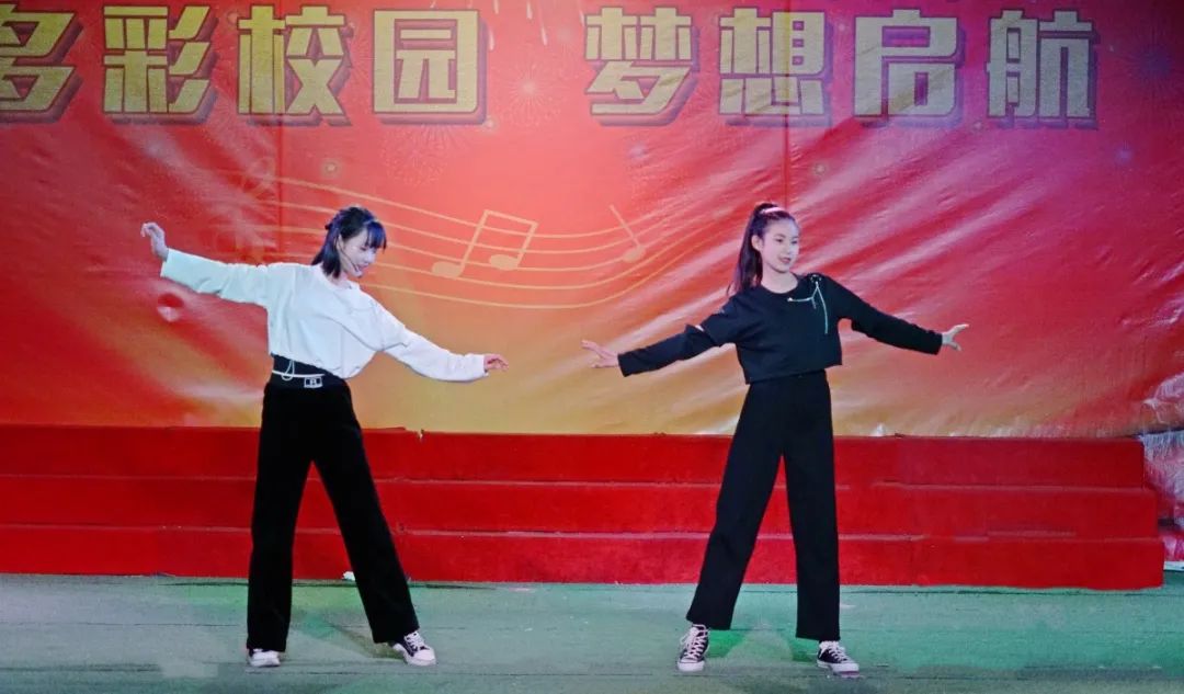 「心有家國，情系東外 」洛陽東外元旦文藝匯演圓滿落幕
