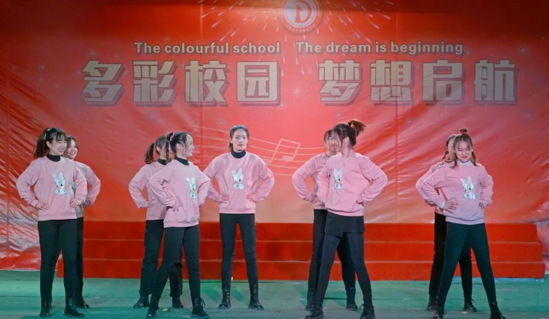 「心有家國，情系東外 」洛陽東外元旦文藝匯演圓滿落幕