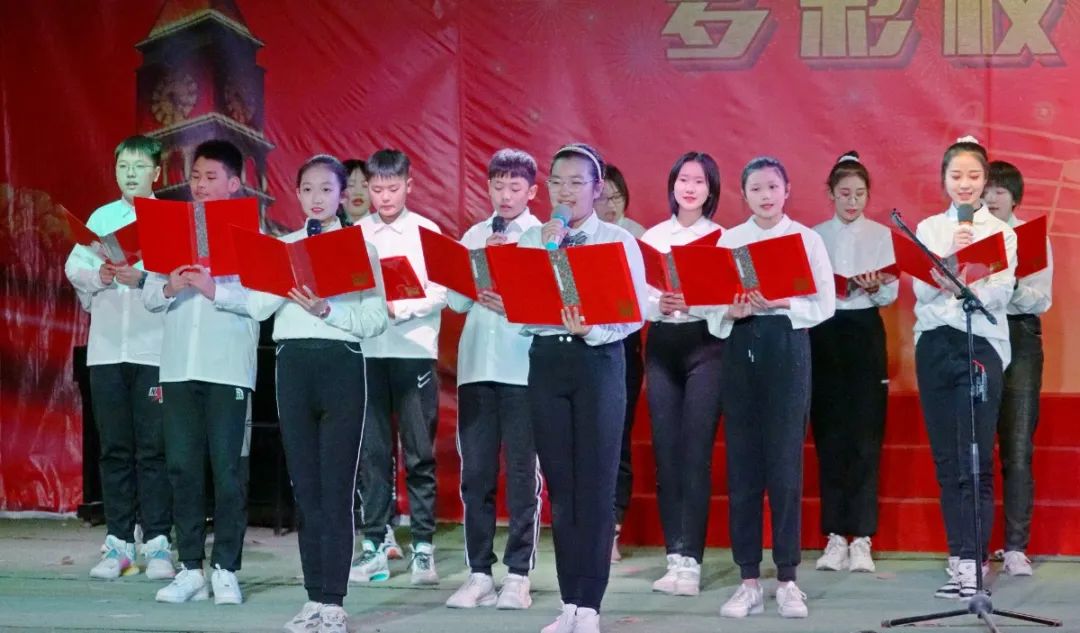 「心有家國，情系東外 」洛陽東外元旦文藝匯演圓滿落幕