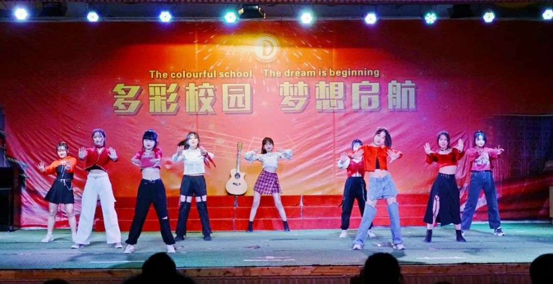 「心有家國，情系東外 」洛陽東外元旦文藝匯演圓滿落幕