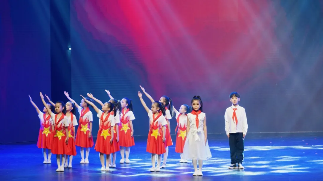 花兒向陽，童心向黨--東外萌娃參加洛陽市慶六一電視文藝匯演