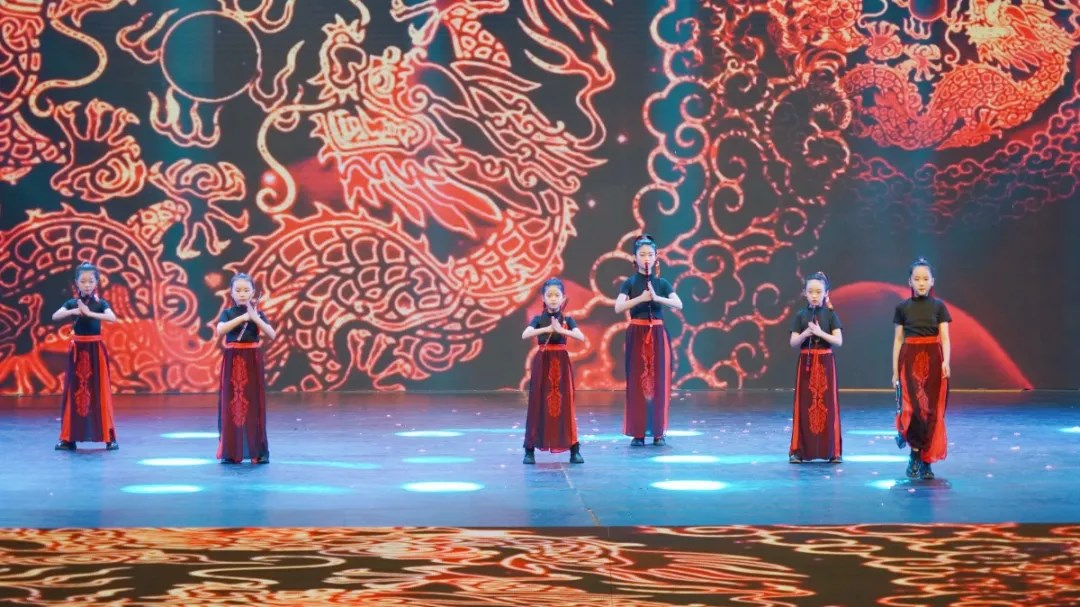 花兒向陽，童心向黨--東外萌娃參加洛陽市慶六一電視文藝匯演