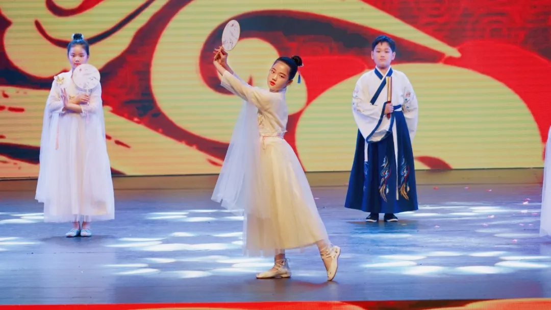花兒向陽，童心向黨--東外萌娃參加洛陽市慶六一電視文藝匯演