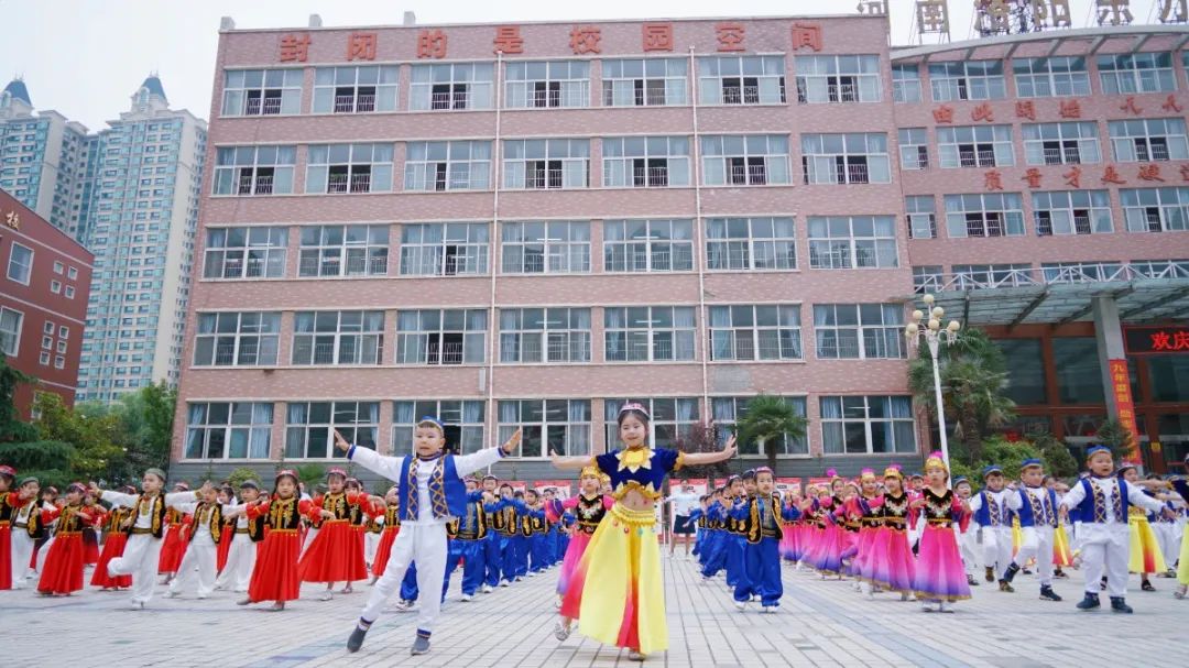洛陽(yáng)東方外國(guó)語(yǔ)幼兒園獻(xiàn)禮建黨一百年暨六一民族大聯(lián)歡活動(dòng)