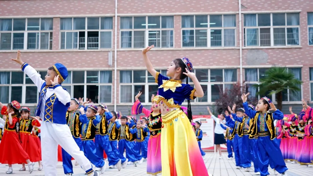 洛陽(yáng)東方外國(guó)語(yǔ)幼兒園獻(xiàn)禮建黨一百年暨六一民族大聯(lián)歡活動(dòng)