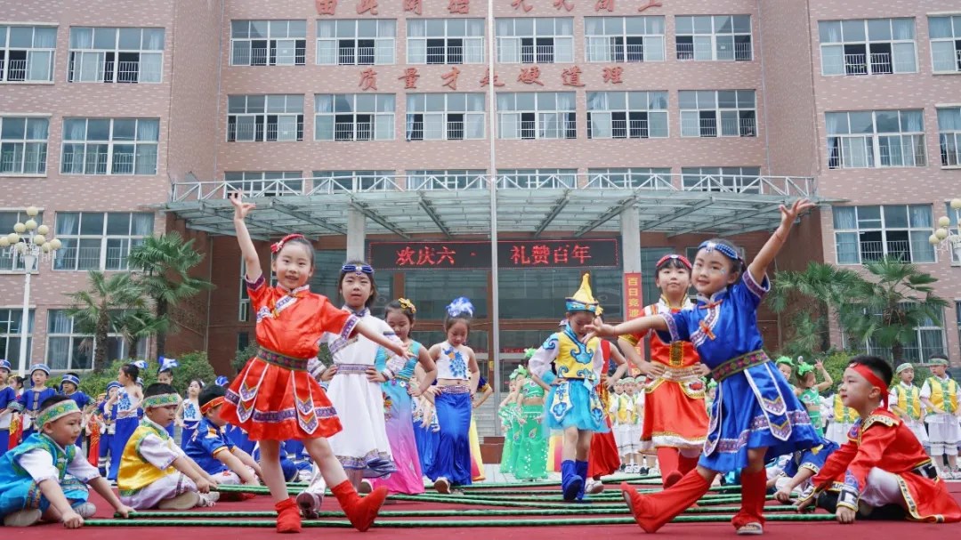 洛陽(yáng)東方外國(guó)語(yǔ)幼兒園獻(xiàn)禮建黨一百年暨六一民族大聯(lián)歡活動(dòng)