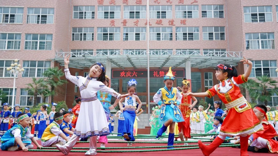 洛陽(yáng)東方外國(guó)語(yǔ)幼兒園獻(xiàn)禮建黨一百年暨六一民族大聯(lián)歡活動(dòng)