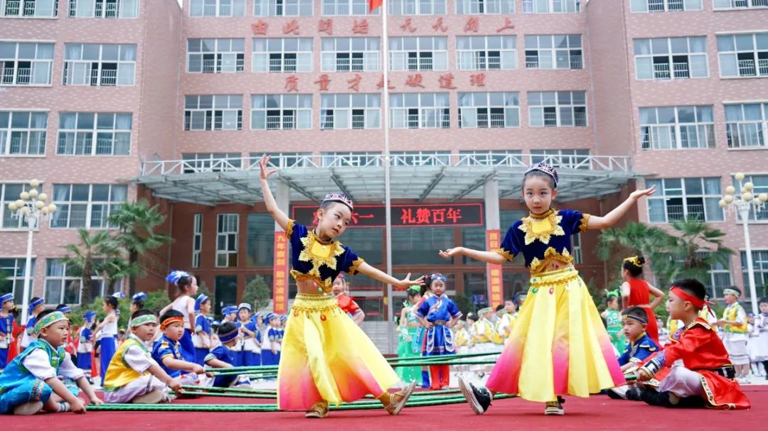 洛陽(yáng)東方外國(guó)語(yǔ)幼兒園獻(xiàn)禮建黨一百年暨六一民族大聯(lián)歡活動(dòng)