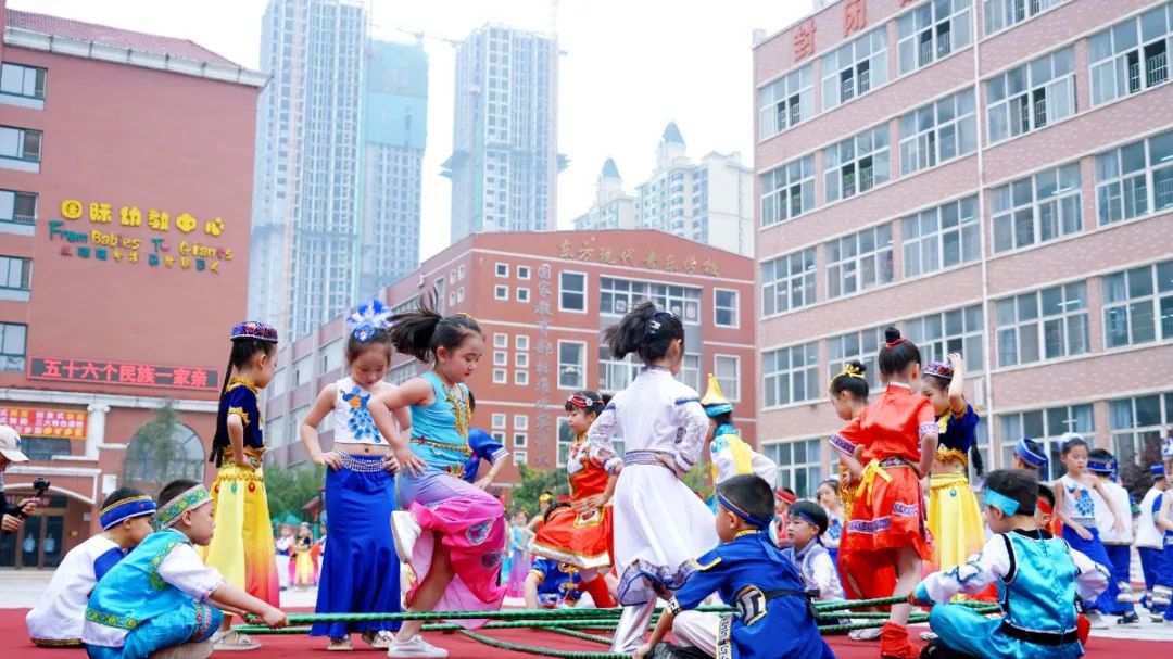 洛陽(yáng)東方外國(guó)語(yǔ)幼兒園獻(xiàn)禮建黨一百年暨六一民族大聯(lián)歡活動(dòng)