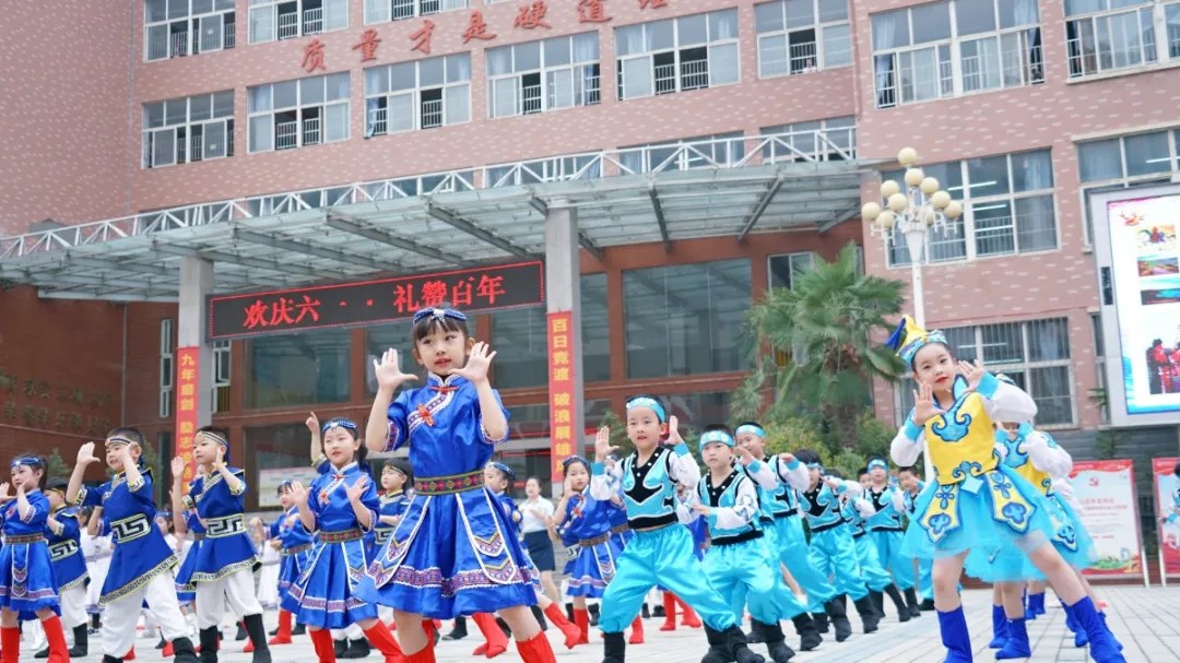 洛陽(yáng)東方外國(guó)語(yǔ)幼兒園獻(xiàn)禮建黨一百年暨六一民族大聯(lián)歡活動(dòng)