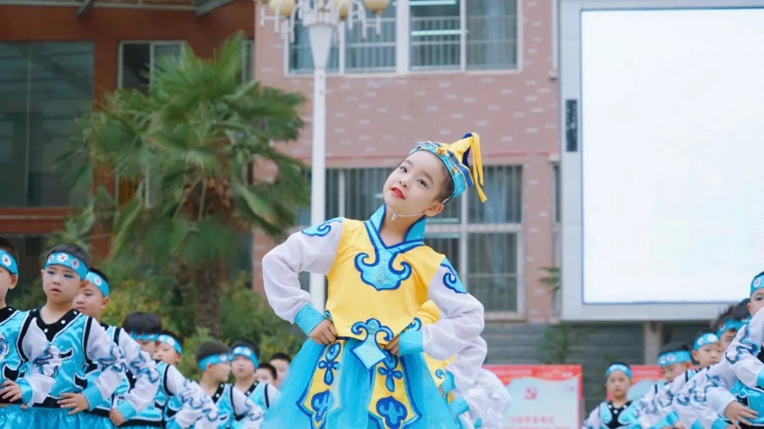 洛陽(yáng)東方外國(guó)語(yǔ)幼兒園獻(xiàn)禮建黨一百年暨六一民族大聯(lián)歡活動(dòng)