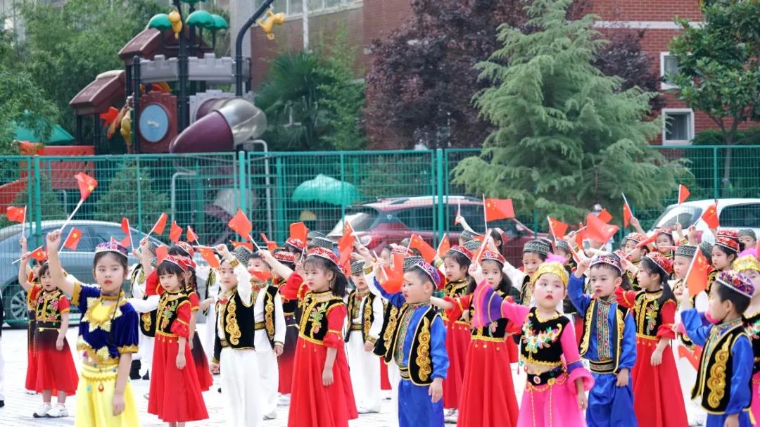 洛陽(yáng)東方外國(guó)語(yǔ)幼兒園獻(xiàn)禮建黨一百年暨六一民族大聯(lián)歡活動(dòng)