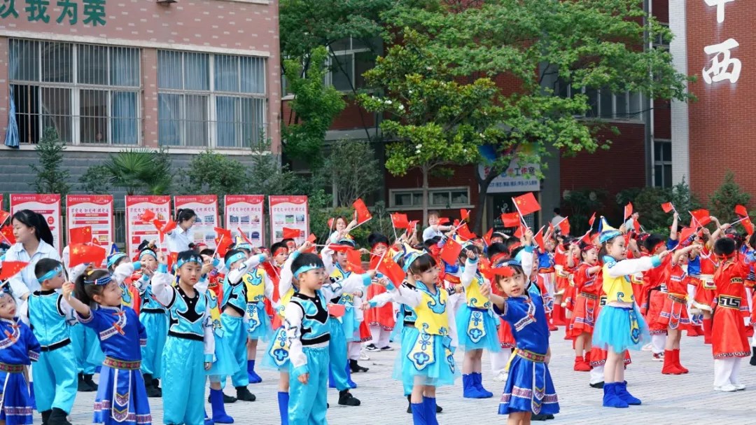 洛陽(yáng)東方外國(guó)語(yǔ)幼兒園獻(xiàn)禮建黨一百年暨六一民族大聯(lián)歡活動(dòng)