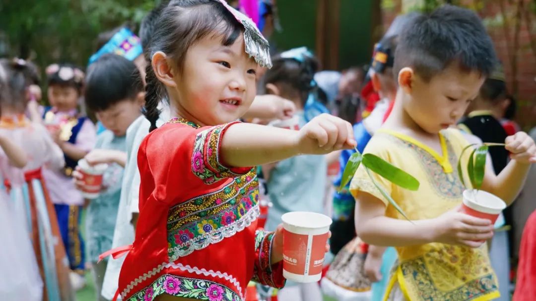 洛陽(yáng)東方外國(guó)語(yǔ)幼兒園獻(xiàn)禮建黨一百年暨六一民族大聯(lián)歡活動(dòng)