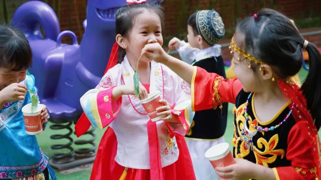 洛陽(yáng)東方外國(guó)語(yǔ)幼兒園獻(xiàn)禮建黨一百年暨六一民族大聯(lián)歡活動(dòng)