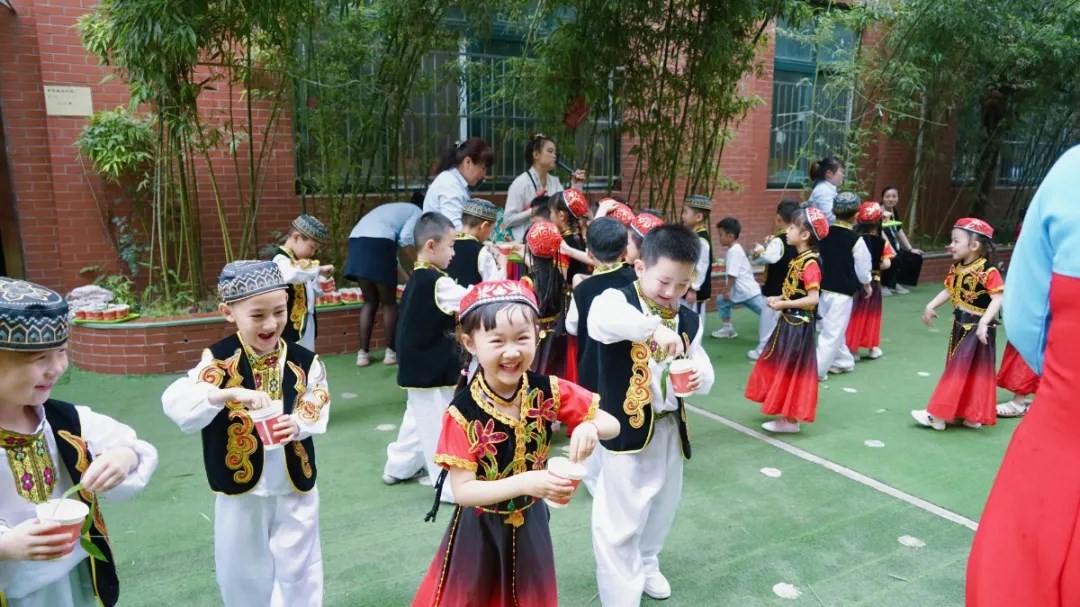 洛陽(yáng)東方外國(guó)語(yǔ)幼兒園獻(xiàn)禮建黨一百年暨六一民族大聯(lián)歡活動(dòng)