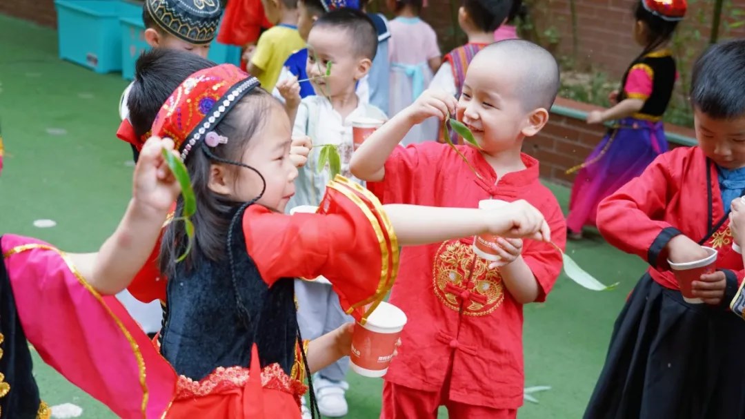 洛陽(yáng)東方外國(guó)語(yǔ)幼兒園獻(xiàn)禮建黨一百年暨六一民族大聯(lián)歡活動(dòng)
