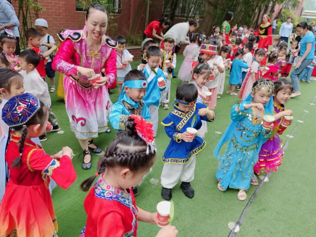 洛陽(yáng)東方外國(guó)語(yǔ)幼兒園獻(xiàn)禮建黨一百年暨六一民族大聯(lián)歡活動(dòng)