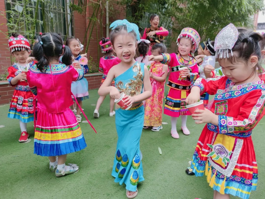 洛陽(yáng)東方外國(guó)語(yǔ)幼兒園獻(xiàn)禮建黨一百年暨六一民族大聯(lián)歡活動(dòng)