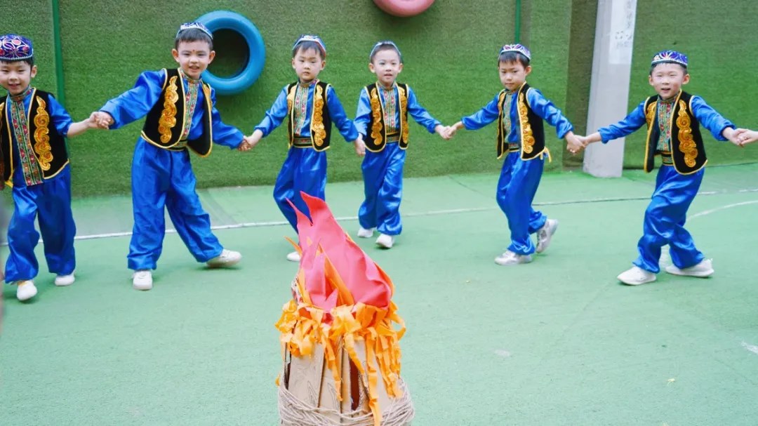 洛陽(yáng)東方外國(guó)語(yǔ)幼兒園獻(xiàn)禮建黨一百年暨六一民族大聯(lián)歡活動(dòng)