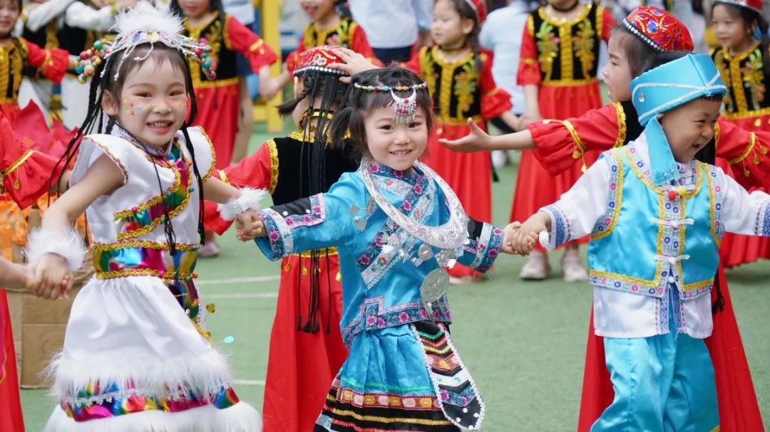 洛陽(yáng)東方外國(guó)語(yǔ)幼兒園獻(xiàn)禮建黨一百年暨六一民族大聯(lián)歡活動(dòng)