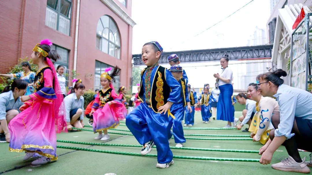 洛陽(yáng)東方外國(guó)語(yǔ)幼兒園獻(xiàn)禮建黨一百年暨六一民族大聯(lián)歡活動(dòng)