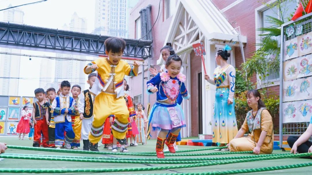 洛陽(yáng)東方外國(guó)語(yǔ)幼兒園獻(xiàn)禮建黨一百年暨六一民族大聯(lián)歡活動(dòng)