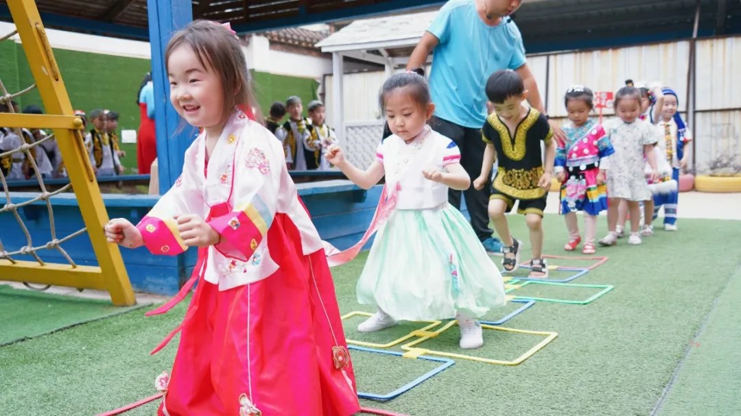 洛陽(yáng)東方外國(guó)語(yǔ)幼兒園獻(xiàn)禮建黨一百年暨六一民族大聯(lián)歡活動(dòng)