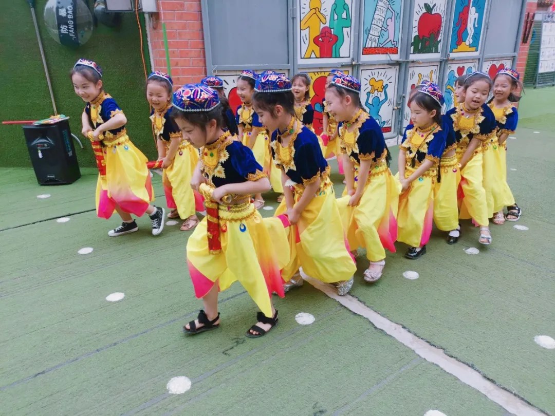 洛陽(yáng)東方外國(guó)語(yǔ)幼兒園獻(xiàn)禮建黨一百年暨六一民族大聯(lián)歡活動(dòng)