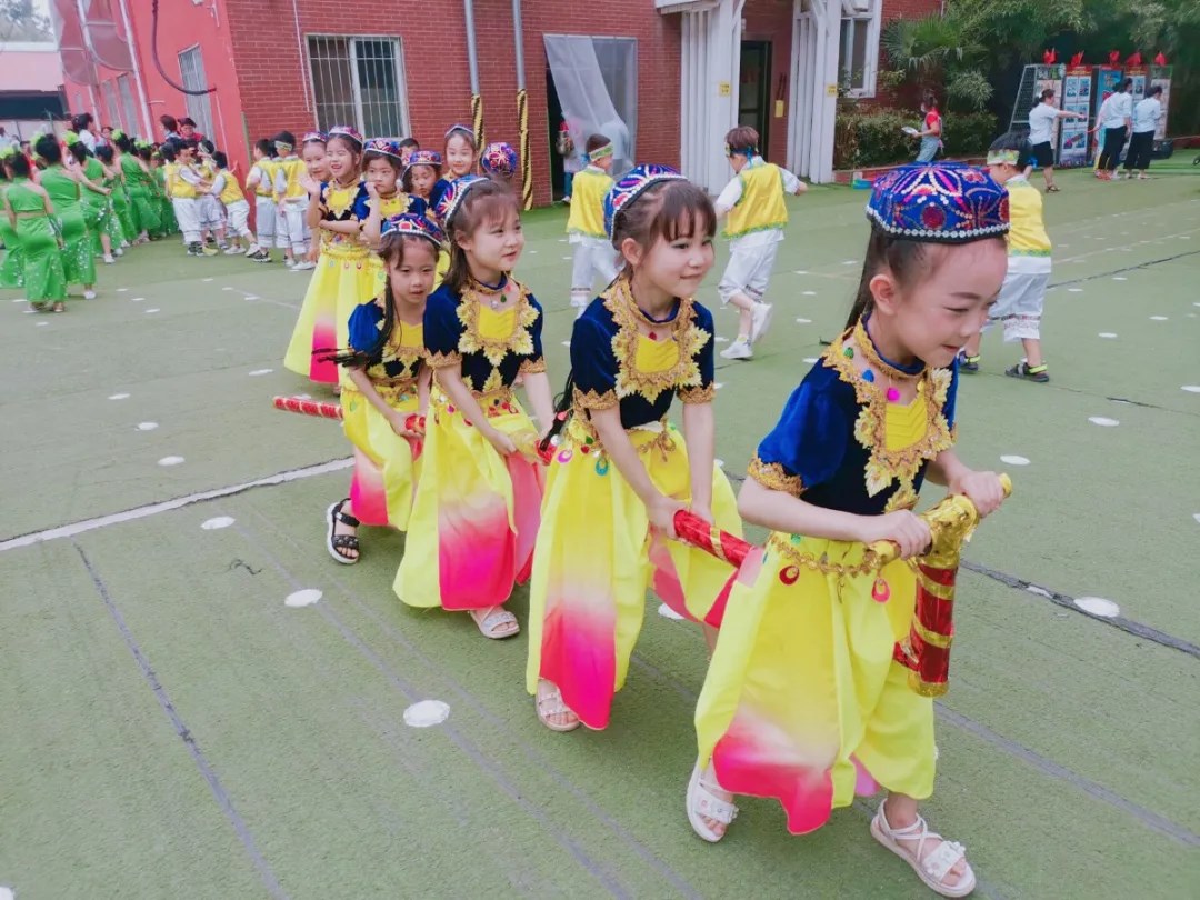 洛陽(yáng)東方外國(guó)語(yǔ)幼兒園獻(xiàn)禮建黨一百年暨六一民族大聯(lián)歡活動(dòng)