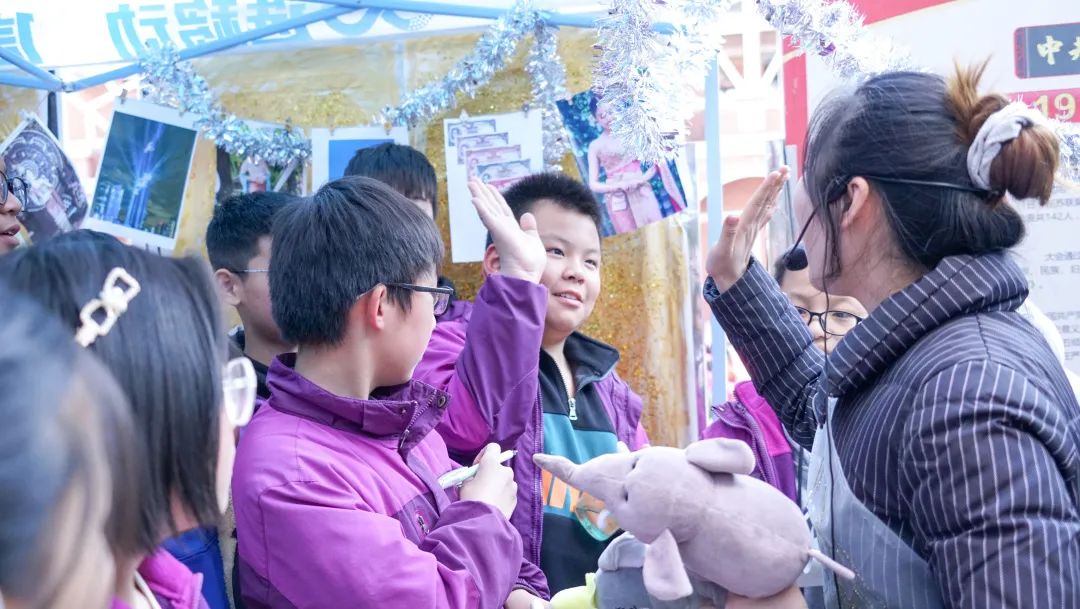 燦爛十一月，“英”你而精彩——洛陽東外小學部英語節(jié)