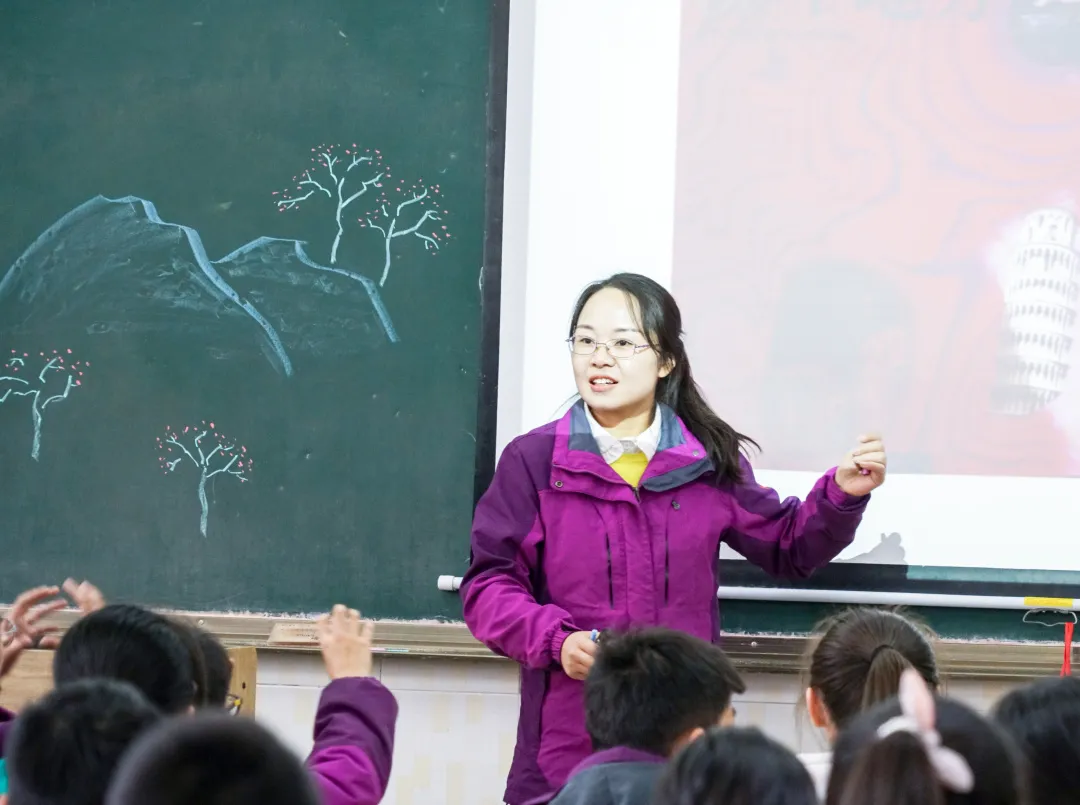 同臺競技展風(fēng)采 教學(xué)相長無止境——洛陽東外優(yōu)質(zhì)課大賽