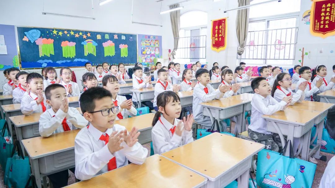 「寓教于樂 巧學(xué)古詩」東外小學(xué)部巧借撲克牌玩轉(zhuǎn)古詩詞系列活動(dòng)