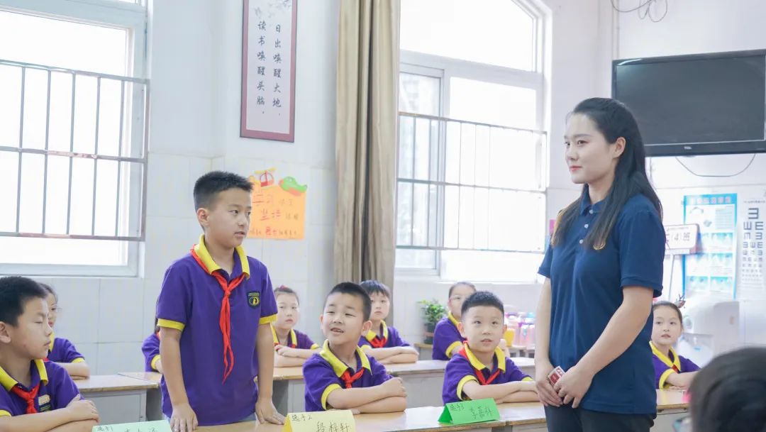 巧背古詩 最強大腦丨東外小學(xué)部巧借撲克牌玩轉(zhuǎn)古詩詞系列活動