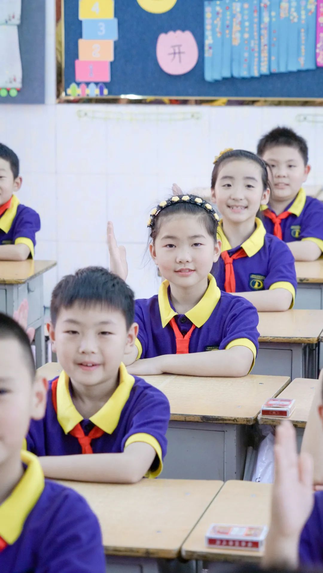 巧背古詩 最強大腦丨東外小學(xué)部巧借撲克牌玩轉(zhuǎn)古詩詞系列活動