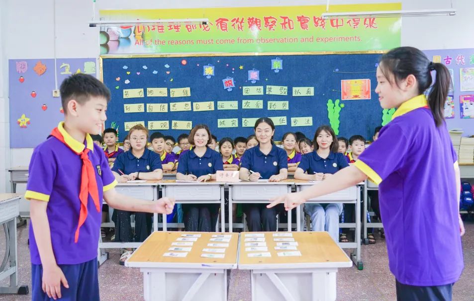 巧背古詩 最強大腦丨東外小學(xué)部巧借撲克牌玩轉(zhuǎn)古詩詞系列活動