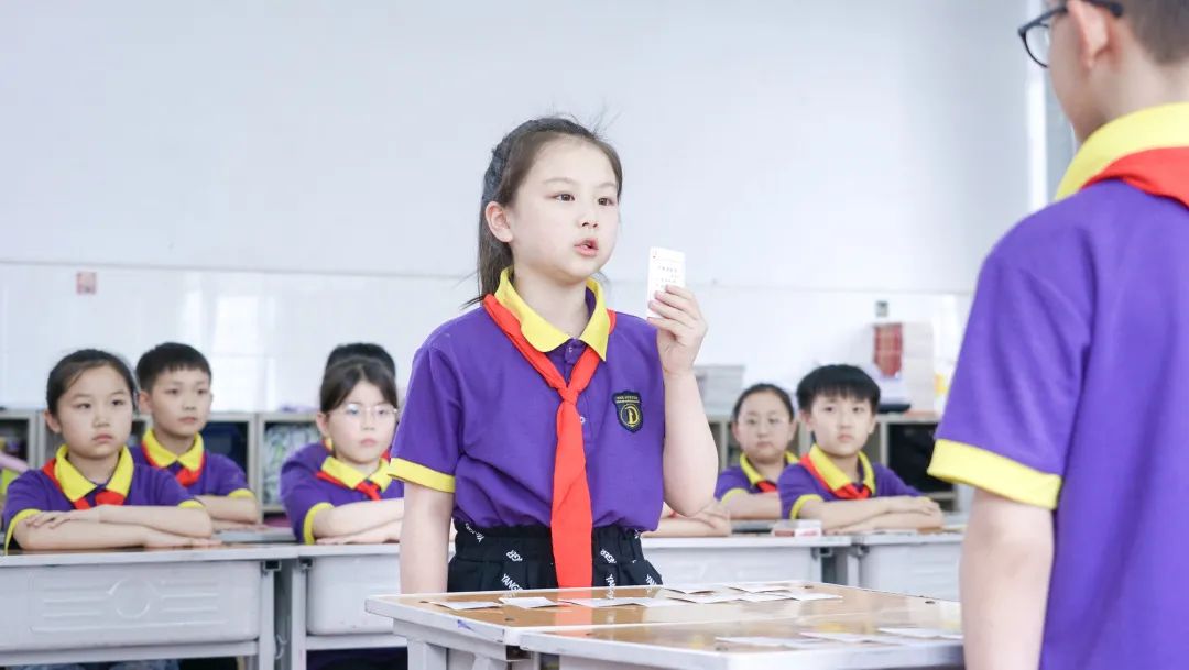 巧背古詩 最強大腦丨東外小學(xué)部巧借撲克牌玩轉(zhuǎn)古詩詞系列活動