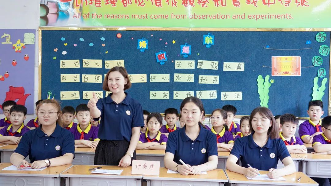 巧背古詩 最強大腦丨東外小學(xué)部巧借撲克牌玩轉(zhuǎn)古詩詞系列活動