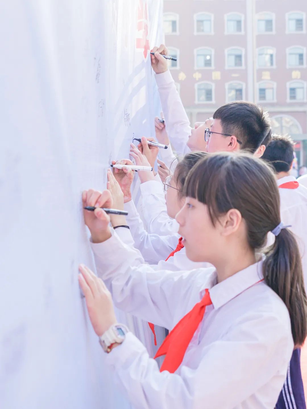 青春不散場(chǎng)，追夢(mèng)再出發(fā)——洛陽東外2022屆小學(xué)生畢業(yè)典禮