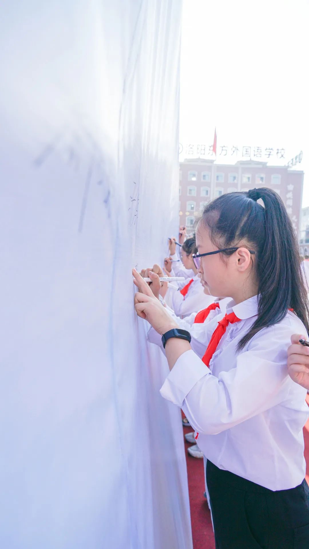 青春不散場(chǎng)，追夢(mèng)再出發(fā)——洛陽東外2022屆小學(xué)生畢業(yè)典禮